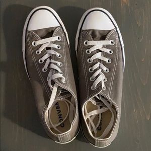 Gray low top converse
